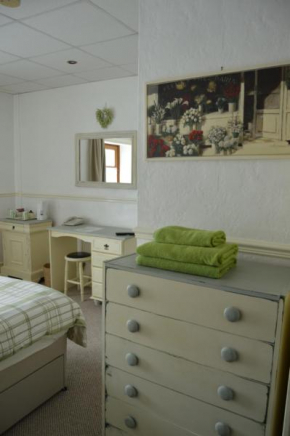 Отель Caulfields Hotel  Берри Порт